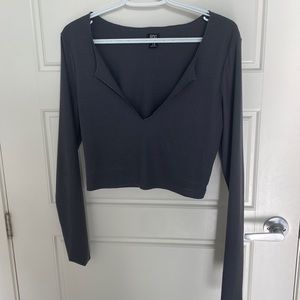 Deep V-neck Urban Outfitters top☑️